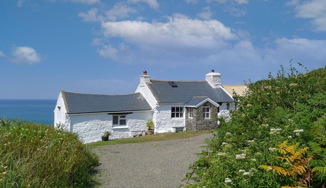 Penrhyn, Holiday Cottage Strumble Head, Sleeps 6, 3 bedrooms, bathrooms