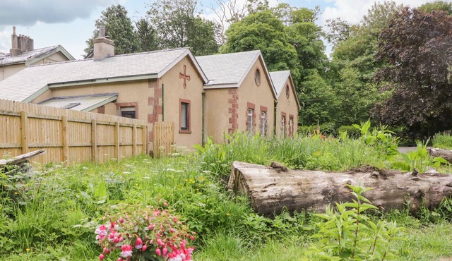 PENRICE, pet friendly, character holiday cottage in Gosforth