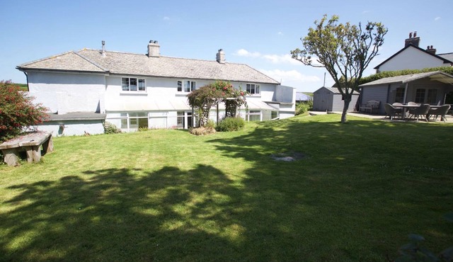 Penrose Cottage is a beautifully renovated and stylish five-bedroom retreat