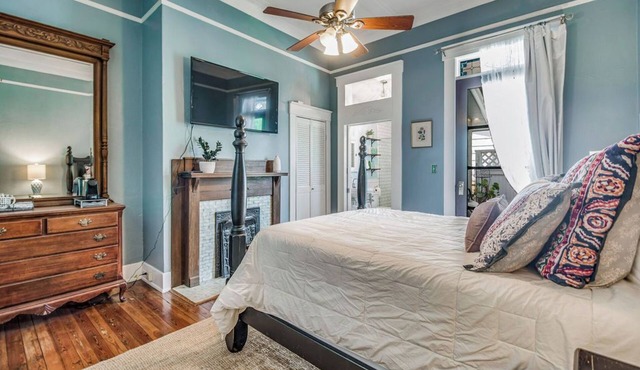 Pensacola 1 BR Sleeps 2 Suite in East Hill
