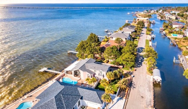 Pensacola Bay Dreams! Private pool!Bring your boat