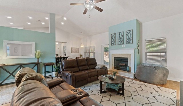 Pensacola Dog-Friendly Retreat: Backyard | Firepit