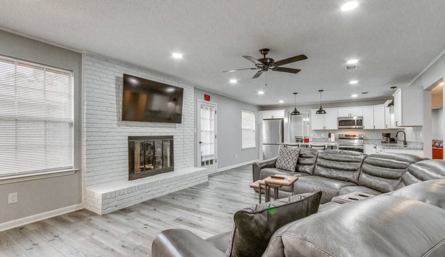 Pensacola Home w/Private Yard: 7 Mi to Downtown!