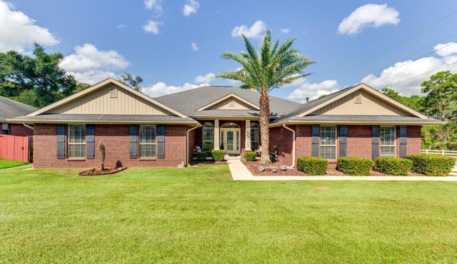 Pensacola Home with Private Lanai, 9 Mi to Downtown!