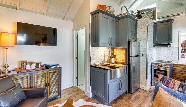 Pensacola Tiny House < 1 Mi to Bayview Park!