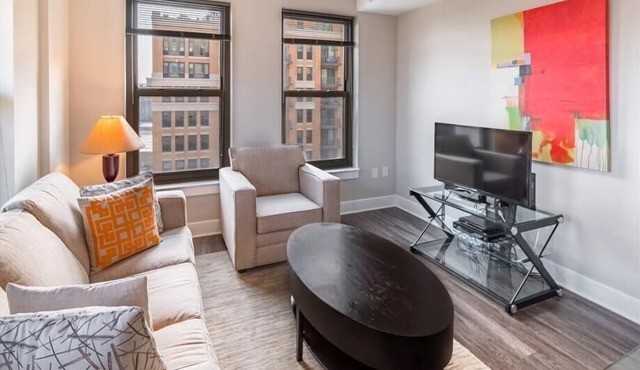 Pentagon City 2 BR | Rooftop Pool | Pool + Gym