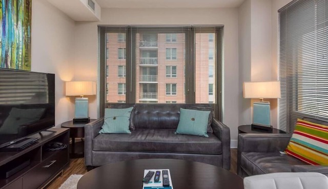 Pentagon City 2BR | Resort style amenities | Desk+Wifi