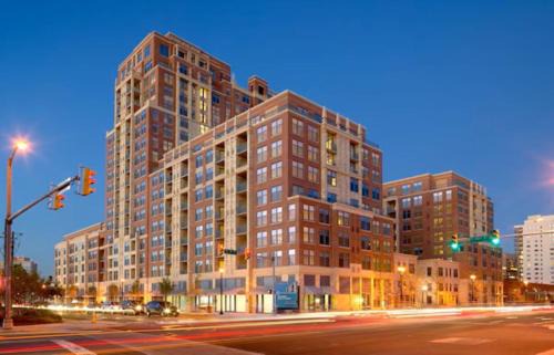 Pentagon Luxe Apartments Arlington - Near DC