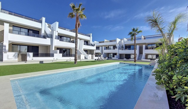 Penthouse apartment with pool, parking and Wi-Fi