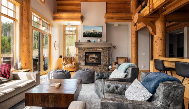 Penthouse 1 (3-Bedroom) with Mountain view by Moonlight Basin Lodging