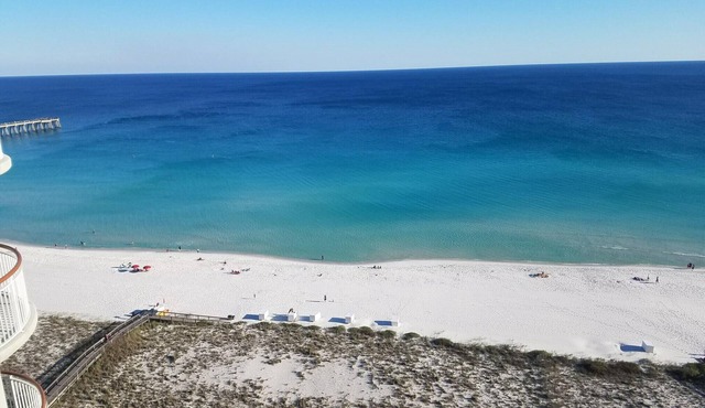 PENTHOUSE 17th floor w. free Beach Service (chairs/umbrella) included!