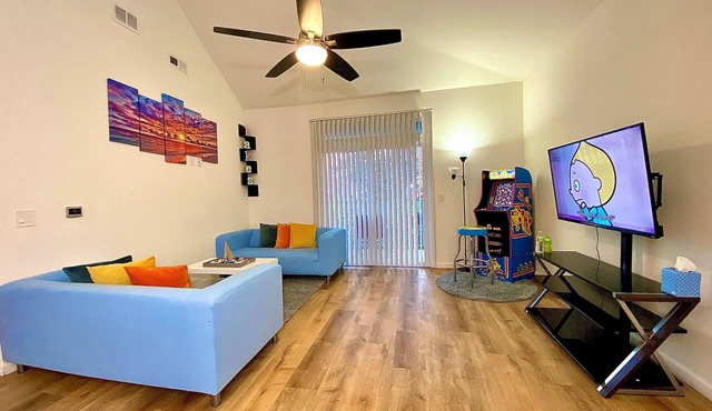 PENTHOUSE 2BD2BTH PAC-MAN/ROKU