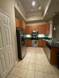Penthouse 2Bed/1Bath Apartment - Right across the street from Uptown Strip