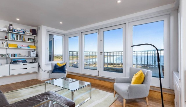 Penthouse 3-Bedroom St Andrews Apartment on The Scores with Sea & Old Course Views