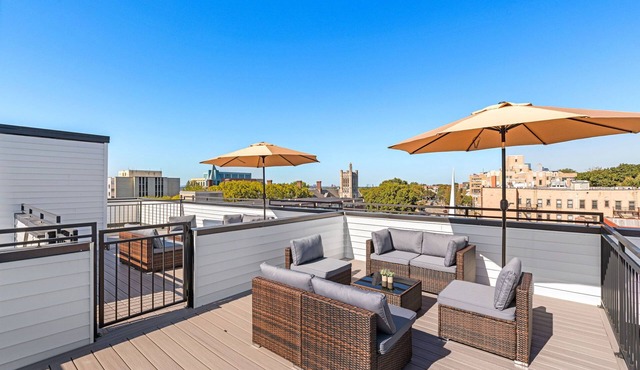 Penthouse 3BR Luxury Stay w City Views & Parking