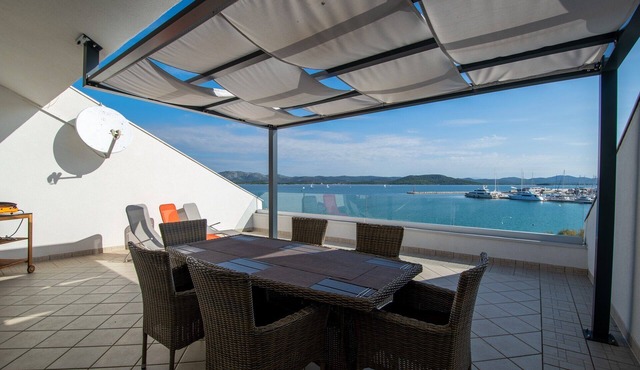 Penthouse 4 + 2P - * Betina, island of Murter