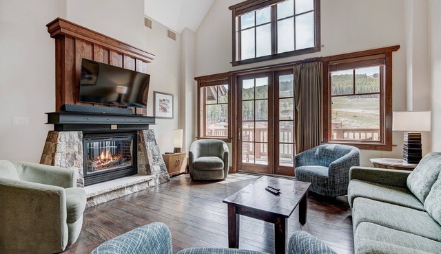 Penthouse 4 Bedroom Condo at Base of Peak 8 by RedAwning