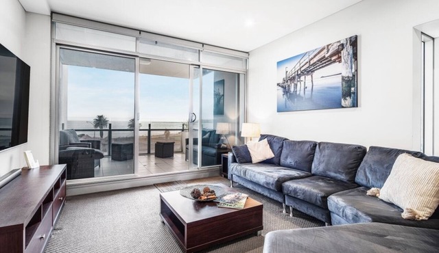 PENTHOUSE 406 THE FRONTAGE ALL LINEN INCLUDED