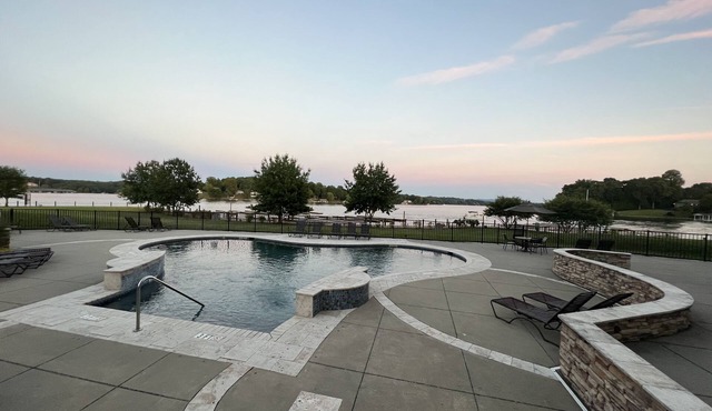 Penthouse 4BR 3BA waterfront at Bridgewater w/pool