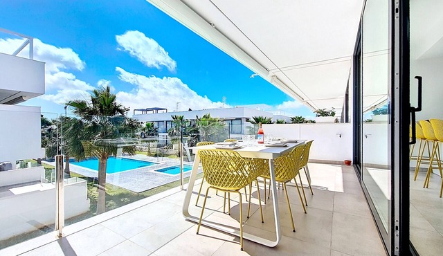 Penthouse apartment with pool views