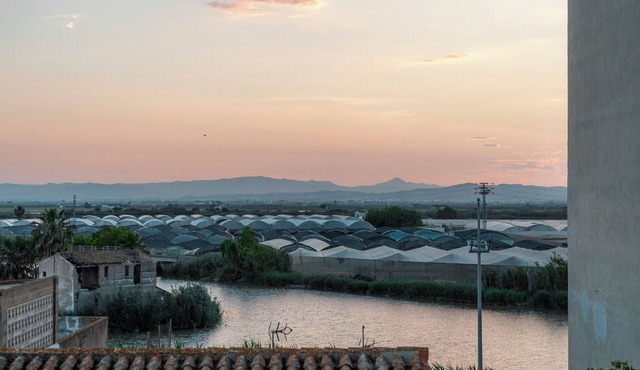 Penthouse apartment on the beach overlooking Albufera with incredible sunsets!