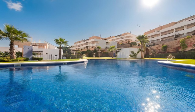 Penthouse Apartment in Alcaidesa with Mountain View, Wi-Fi, Pool, Garden & Terrace