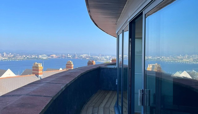 Penthouse apartment overlooking Cardiff City & Bay