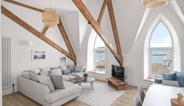 Penthouse Apartment with Sea Views, Falmouth