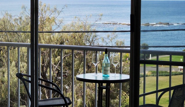 Penthouse Apartment With Ocean Views - 1 Bed, 1 Bath, Parking. Coogee Beach
