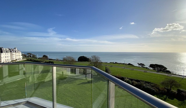 Penthouse balcony apartment with panoramic sea views