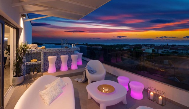 Penthouse Blue Horizon- a luxury penthouse with infinity pool, hot tub, sauna and sea views!