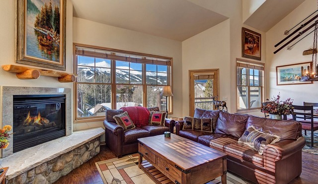 Penthouse Breckenridge condo, walk to downtown, next to lifts, beautiful views!
