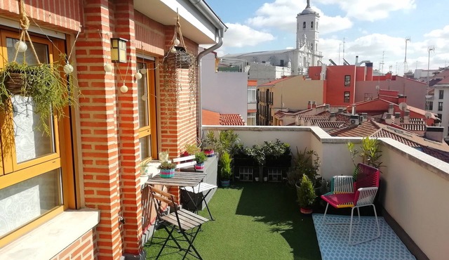 Penthouse center with large terrace, renovated and sunny. Wifi - License