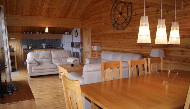 Penthouse chalet apartment, sleeps 8, Sky TV, internet and garage beautiful view