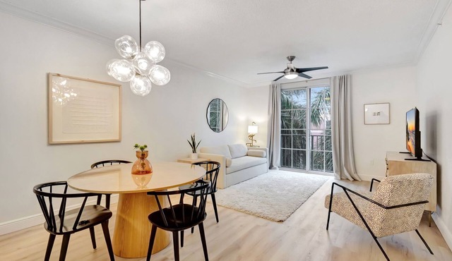 Penthouse Chic in Downtown WPB - 1BR Condo w/Pool, Gym & Garage Parking