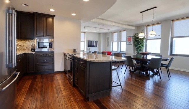 Penthouse Condo | 3 King Beds | Downtown Lincoln