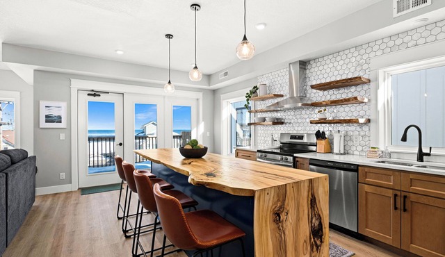 Penthouse Condo w/Beach Access | Dragestil 715-3