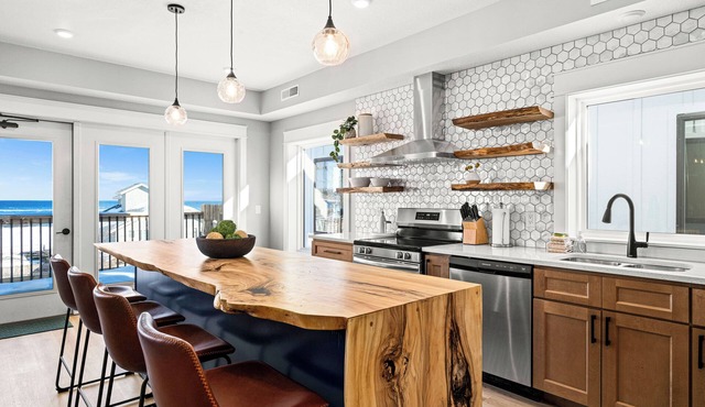 Penthouse Condo w/Beach Access | Dragestil 713-3