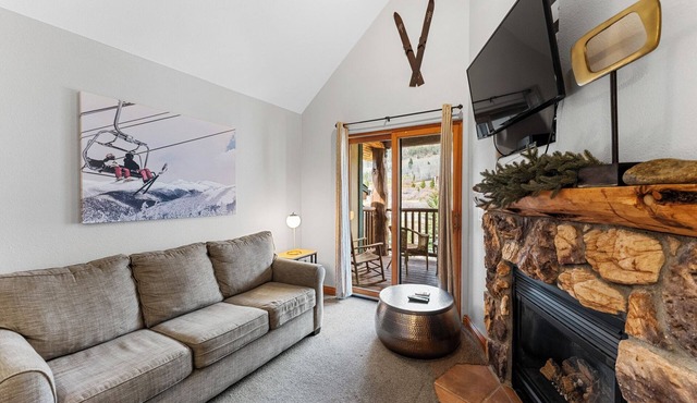 Penthouse Condo w/Spacious Balcony for Beautiful Views, 5 mins to Base Area!