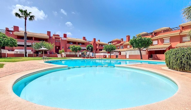 Penthouse, free wifi, private roof terrace, communal pool.