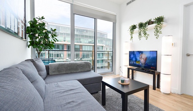 ⚡PENTHOUSE in Downtown Toronto with CN TOWER VIEWS + FREE PARKING!