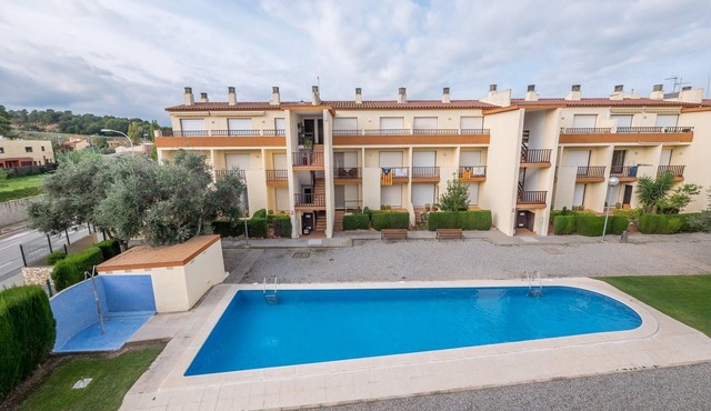 Penthouse in l'Escala with communal pool.