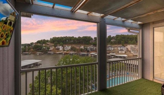 Penthouse Level Condo w/Lake & Pool Views, Tennis & Pickleball