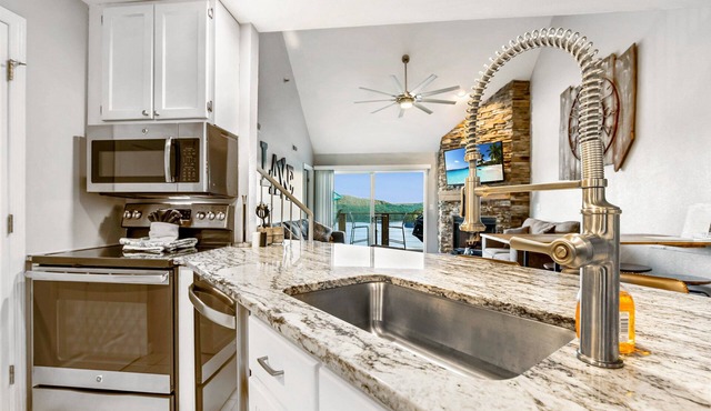 Penthouse Living In The Heart of the State Park