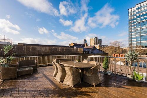 Penthouse Loft apartment with roof terrace Not for events or parties