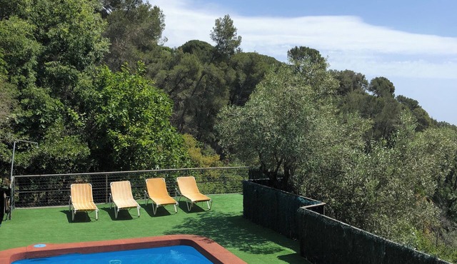Penthouse Loft in charming villa in Barcelona with pool, AC, WiFi