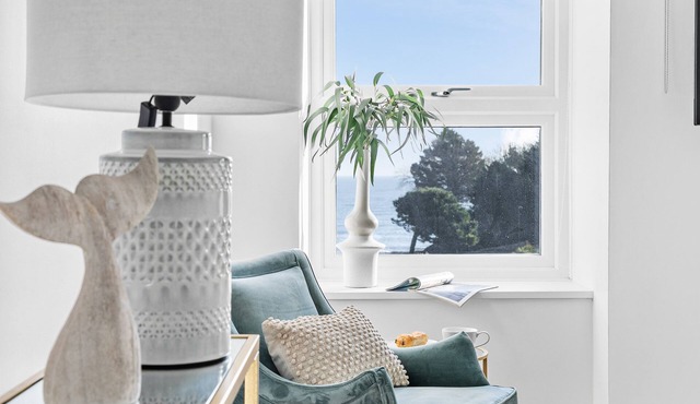 Penthouse, Luxury 2 Bed, 2 Bathroom, Apartment with Sea Views and a Lift