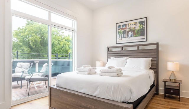 Penthouse Near Grand Ole Opry w/Private Rooftop + Karaoke Stage + 3BR/3BA