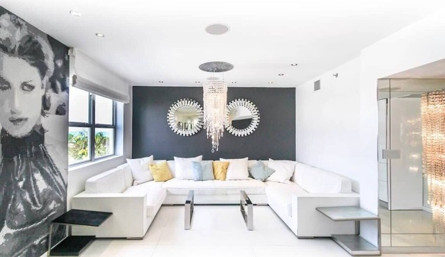 Penthouse on Ocean Drive: Luxurious & Beachfront