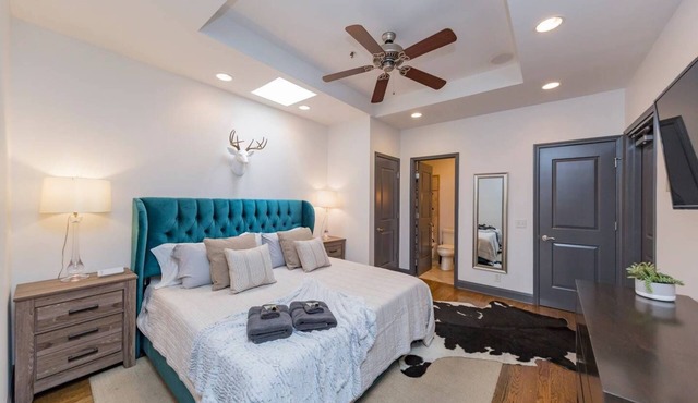 Penthouse on the Broadway Strip